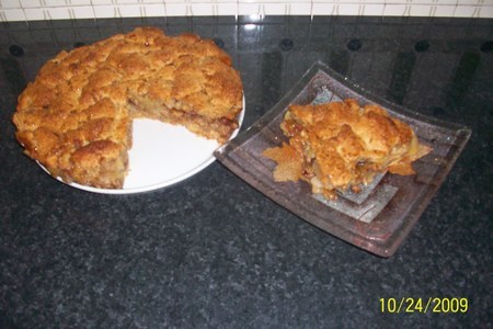 Закрытый яблочный пирог с изюмом и орехами.: шаг 8