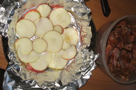 Свиные рёбра запеченные с яблоками.: шаг 2