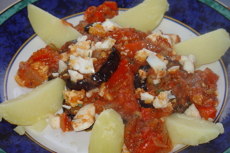 Салат с баклажаном в томатном соусе.: шаг 2