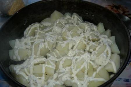 Картофель под майонезом с майораном: шаг 2