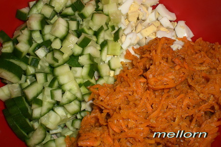 Салат с крабовыми палочками и корейской морковью: шаг 5