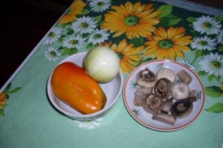 Курица с грибами в остром томатном соусе: шаг 1
