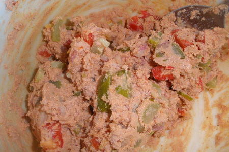 Крекеры-канапе с салатом из ливерной колбасы: шаг 2
