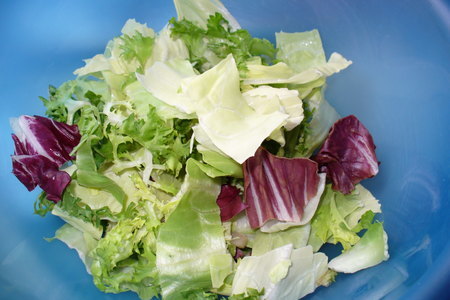 Салат из свежих овощей с беконом и мини-моцареллой: шаг 5