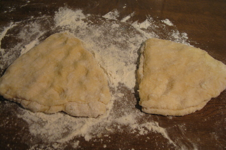 Творожное тесто и круасаны - рогалики с малинновой начинкой.: шаг 5