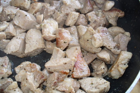 Мясо индейки запеченное под помидорами и моцареллой: шаг 2