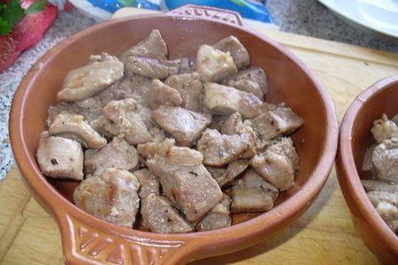 Мясо индейки запеченное под помидорами и моцареллой: шаг 3