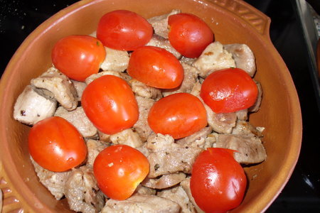 Мясо индейки запеченное под помидорами и моцареллой: шаг 4