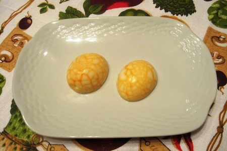 Тарталетки, а так же мраморные яйца с икрой из сельди: шаг 1