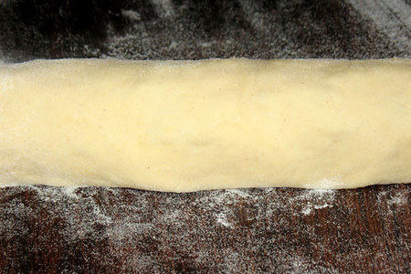 Перевёрнутый пирог из розеток,с изюмно-ореховой корочкой: шаг 4