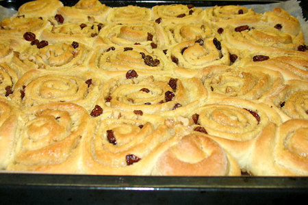 Перевёрнутый пирог из розеток,с изюмно-ореховой корочкой: шаг 7