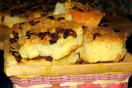 Перевёрнутый пирог из розеток,с изюмно-ореховой корочкой: шаг 9