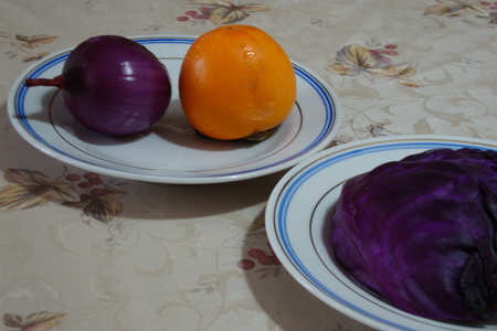 Салат из краснокочанной  капусты  с  хурмой: шаг 1
