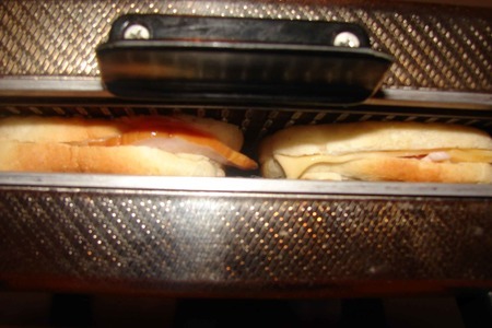 Бутерброды в вафельнице: шаг 3