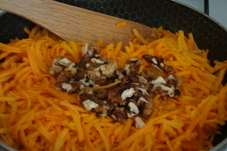 Морковный салат с грецкими орехами по-турецки: шаг 2