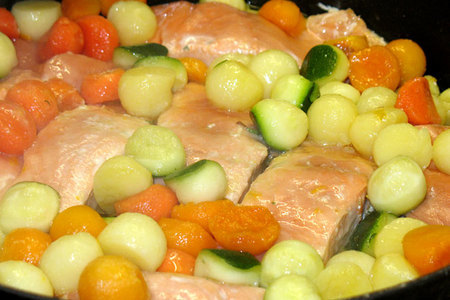 Филе горбуши с пёстрыми овощными "жемчужинами" и креветками: шаг 5