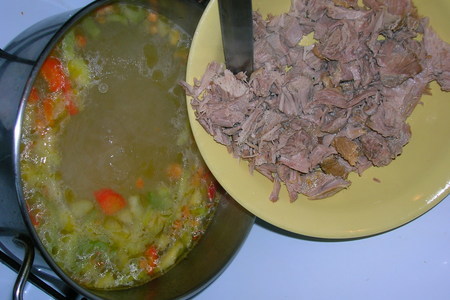 Суп из индейки с маслинами и сырными гренками: шаг 1