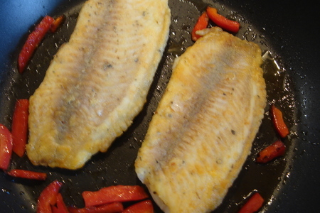 Филе рыбы под вкусным соусом "пепер майоро" с овощным гарниром.: шаг 2