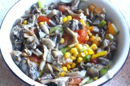 Салат овощной с грибами: шаг 3