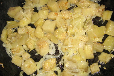 Тёплый макаронный салат с баклажанами.: шаг 2