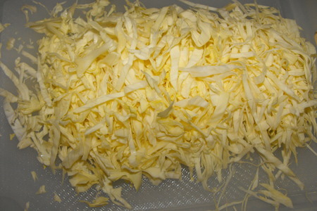 Капустные оладьи с сыром: шаг 1