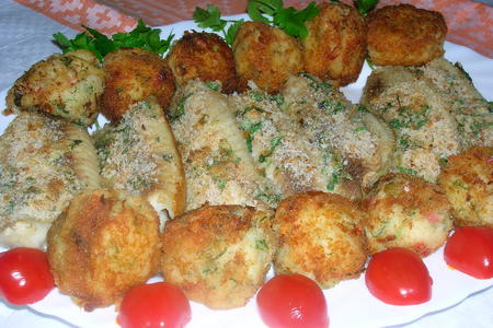 Рыба в ароматных хлебных крошках с пестрыми картофельнами шариками: шаг 8