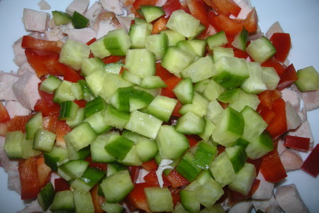 Салат с копченым куриным филе и вялеными помидорами: шаг 4