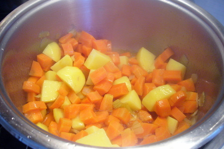 Морковно-имбирный суп-пюре "солнце в тарелке": шаг 2