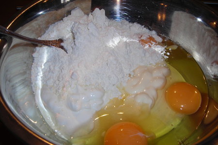 Заливной пирог с сайрой,рисом и жаренным луком: шаг 2