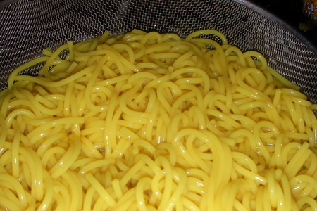 Солнечные спагетти с море продуктами: шаг 1