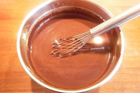 Шоколадный масляный бисквит+ торт-сумка  louis vuitton: шаг 1