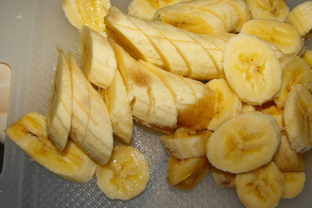 Пирог-перевертыш с бананами и сливочно-карамельным соусом: шаг 2