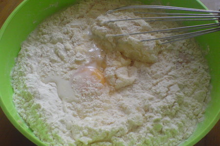Пирог со смородиной и сахарной крошкой: шаг 2