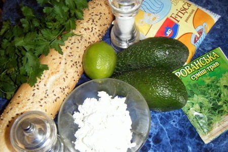 Соус из авокадо с гренками: шаг 1