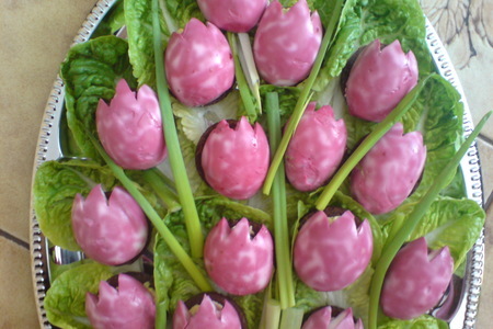 Тюльпаны из фаршированных яиц: шаг 6
