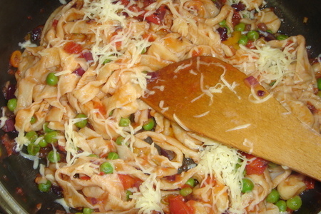 Яичная паста с зеленым горошком и креветками: шаг 9
