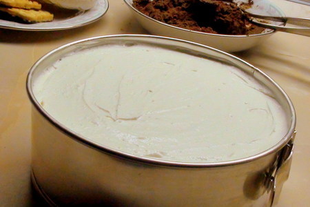 Торт без выпечки «белое и чёрное» и «ромовая бомба» – десерт для взрослых: шаг 10