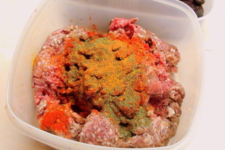 Котлеты, запечённые в томатном соусе с фасолью под сыром… со средиземноморскими нотками.: шаг 1