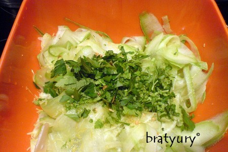 Салат из свежего сырого кабачка по швейцарскому рецепту: шаг 5