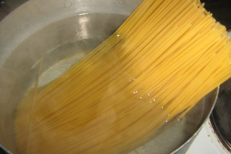 Спагетти с "холодным" соусом.: шаг 4