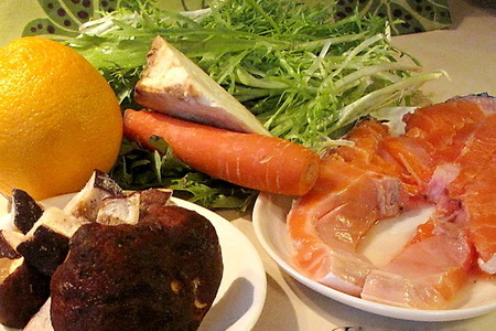 Салат  с лососем и белыми грибами: шаг 1