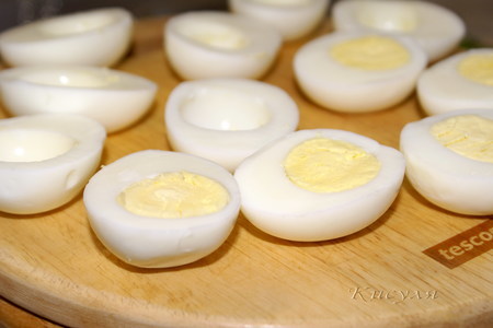 Фаршированные яйца: шаг 1