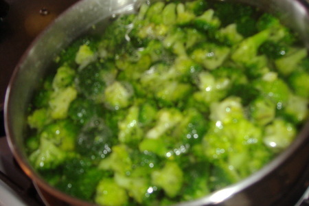 Запеканка из брокколи с чесночным соусом: шаг 1