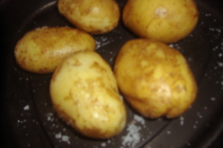 Запечённый картофель с лёгким салатиком!: шаг 1
