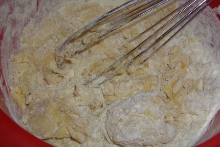 Пирог со шпротами, зеленым луком и сыром: шаг 2