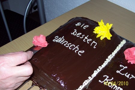Бисквитный торт"книга" с кремом"ганаш" и его украшение.: шаг 6