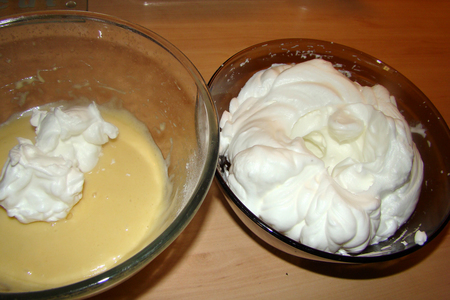 Бисквит со сливочно-бисквитным кремом и фруктами: шаг 2