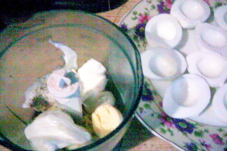 Закуски из икры и молок малосольной сельди: фаршированные яйца, "свекольная" икра и соус из молок: шаг 2