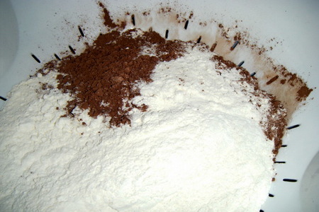 Шоколадно-ликёрный пирог с ананасом: шаг 4