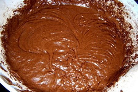 Шоколадно-ликёрный пирог с ананасом: шаг 5